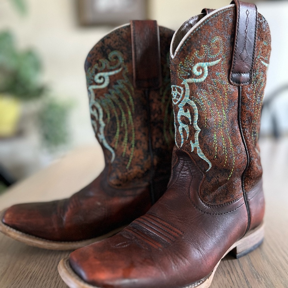 Girls Ariat boots.  Size 1.